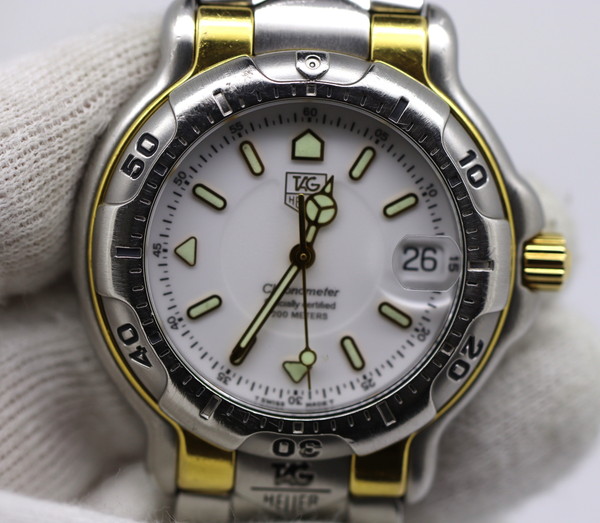 タグホイヤー　プロフェッショナル　分解調整　料金のご紹介